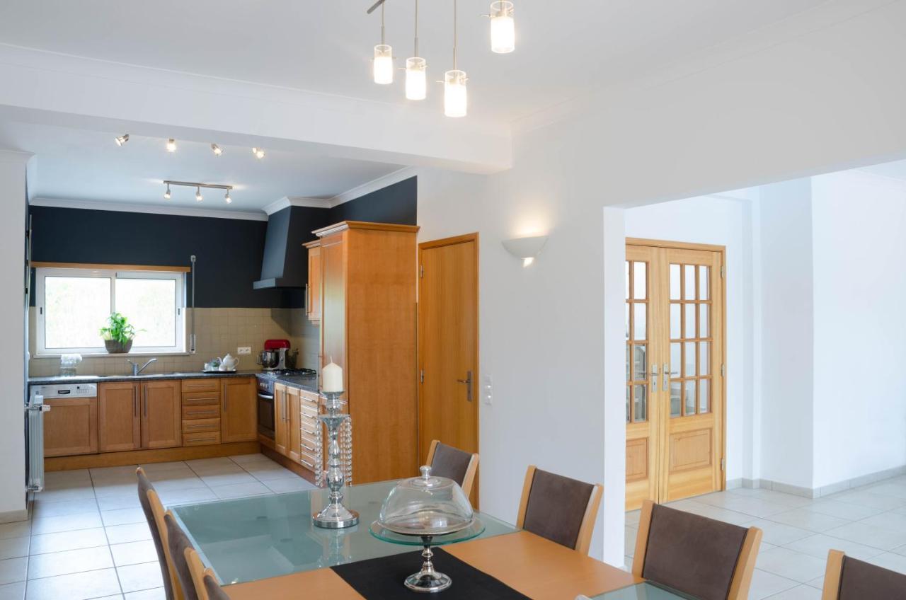 Villa Montanha, Luxury Coastal Villa, With Swimming Pool, Loungers And Alfresco Dining, 10 Min Walk To The Beautiful Praia Da Luz Beach, Shops, Bars And Restaurants! מראה חיצוני תמונה